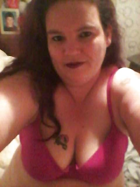 9P 39 year old milf from blakenall showing cleavage British 