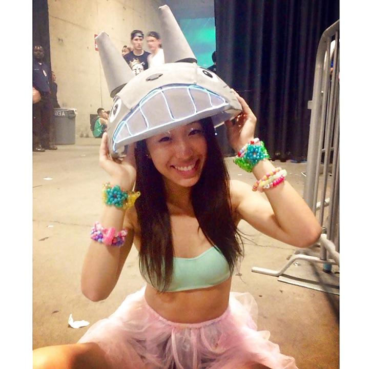 25P Sexy Asian Women