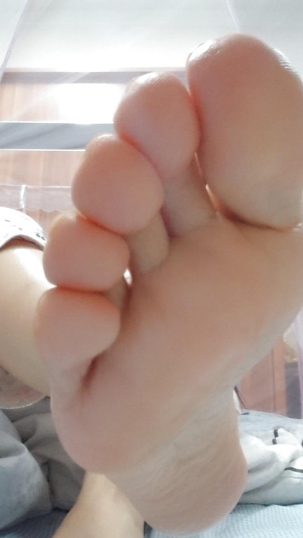 25P Sexy Asian Feet