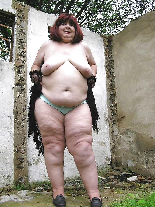 25P Outdoor BBW granny