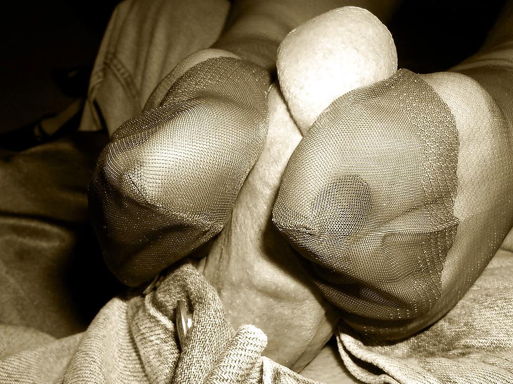 25P NYLONS FOOTJOBS RETRO