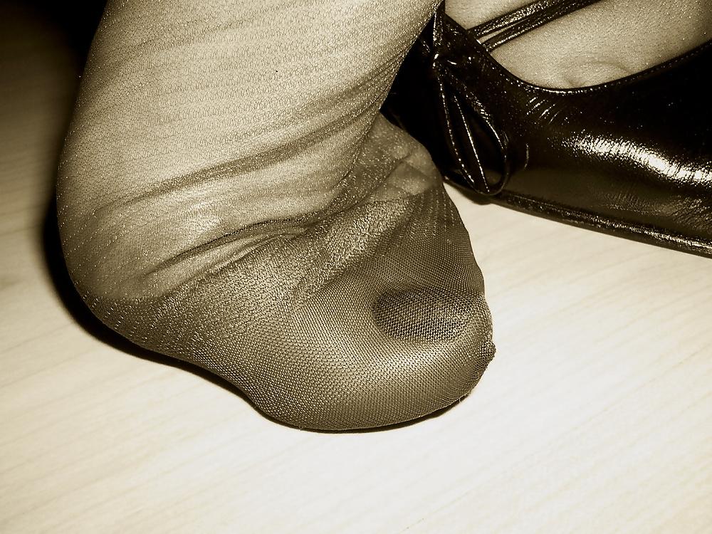 25P NYLONS FOOTJOBS RETRO