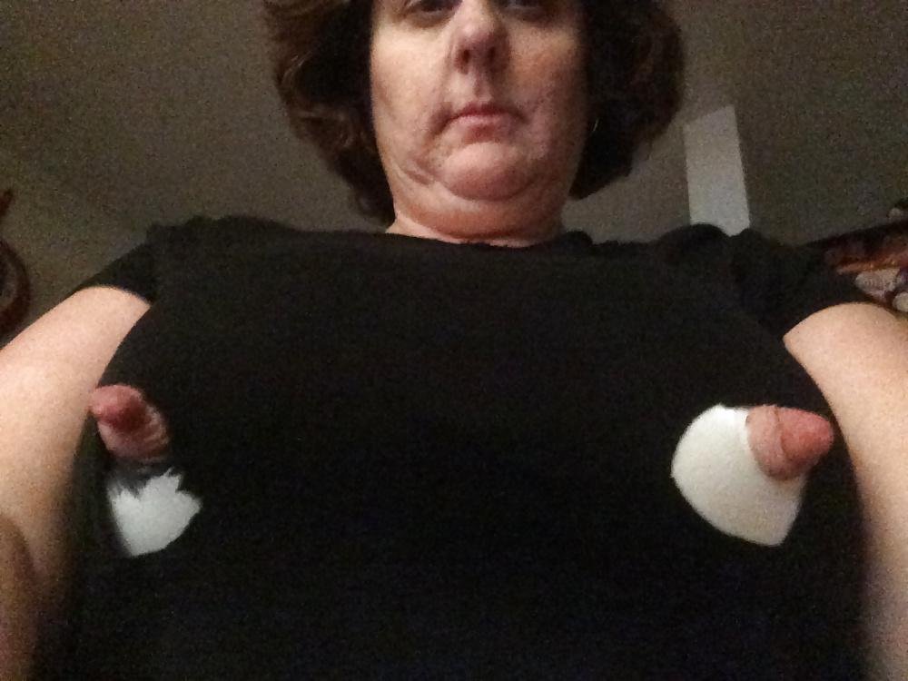 4P Public Nipple Display??