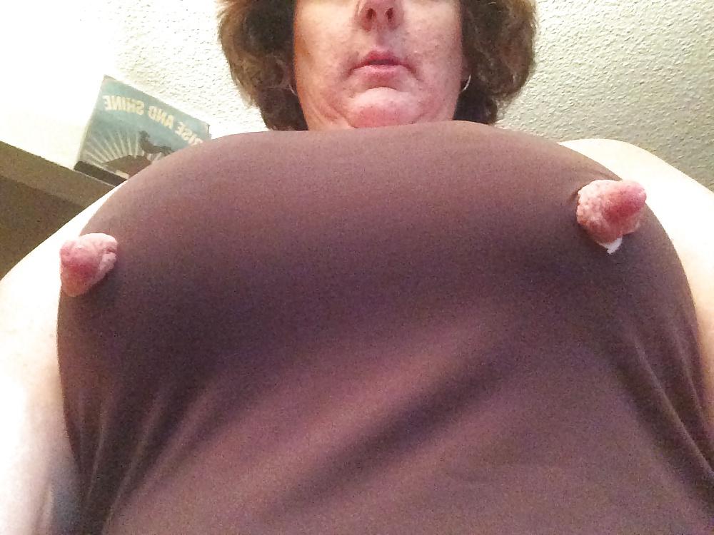 4P Public Nipple Display??