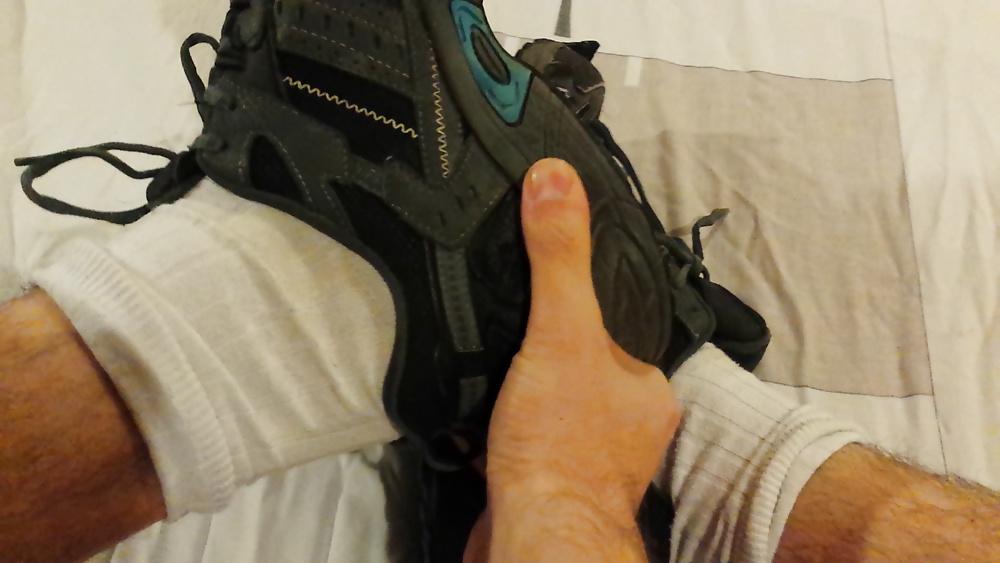 17P Fuck sneaker wanking dirty smelly socks cumshot on sox