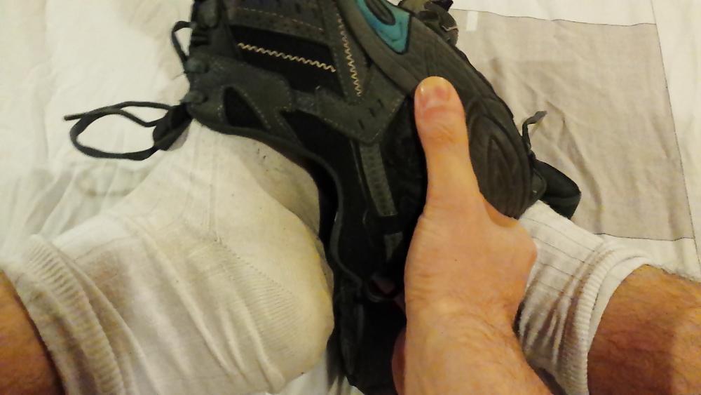 17P Fuck sneaker wanking dirty smelly socks cumshot on sox