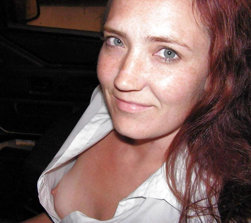 24P Cleavages & Downblouses - Nipples Voyeur 01