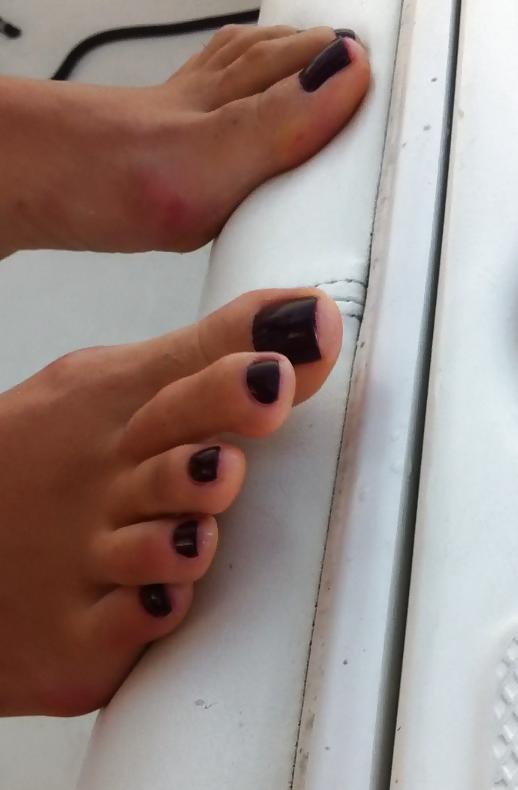 15P Bella (dunkle Nägel) und Isabel (rote Nägel)
