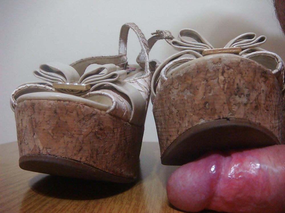 25P Sandalia croco branca anabela de cortica Syilo Perfeito