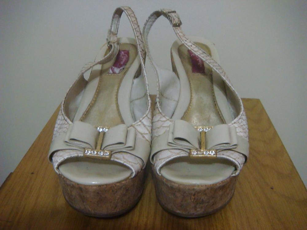 25P Sandalia croco branca anabela de cortica Syilo Perfeito