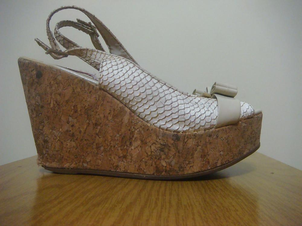 25P Sandalia croco branca anabela de cortica Syilo Perfeito