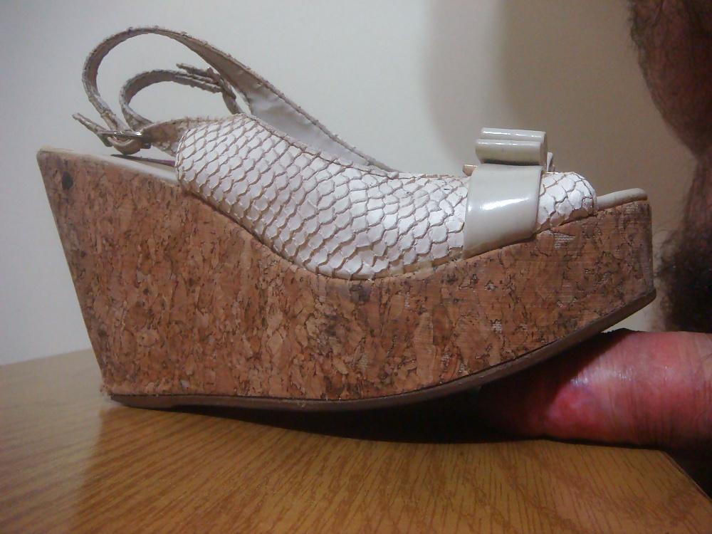 25P Sandalia croco branca anabela de cortica Syilo Perfeito
