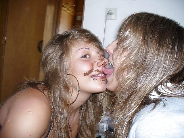 25P Girls Kissing Girls 14