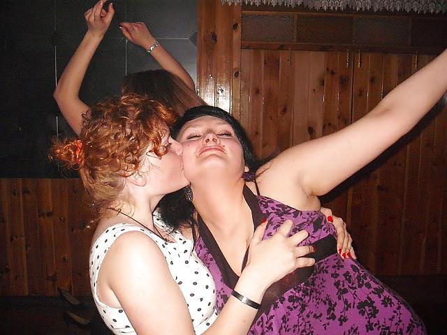 25P Girls Kissing Girls 14