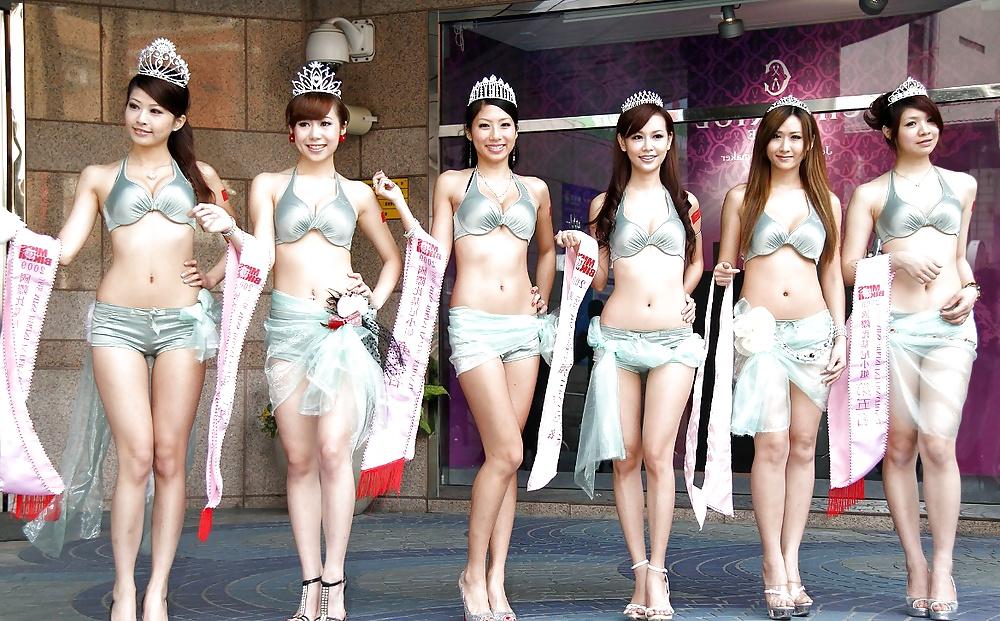 25P Girls in various underwear, swimsuits etc 18