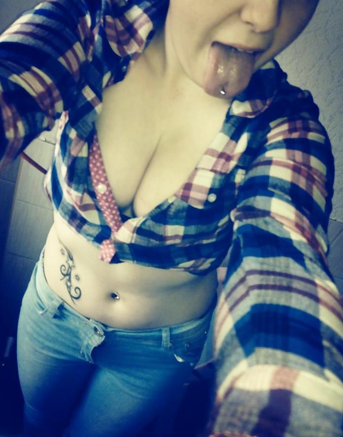 25P attention Seeker slut west midlands exposed Nudes British