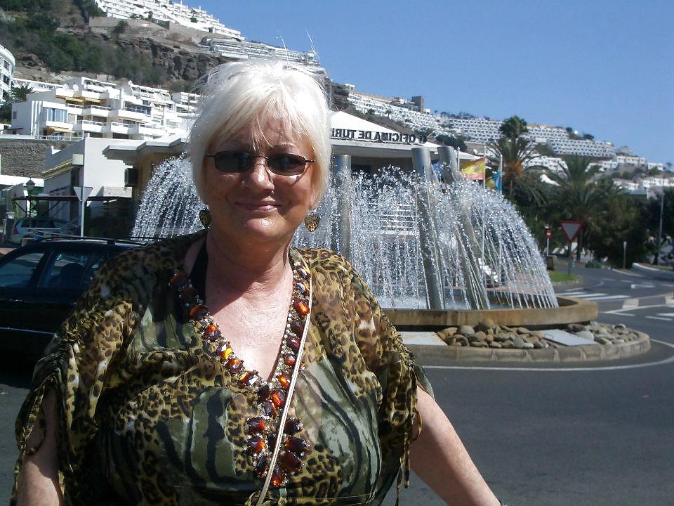 11P British Janet and Daughter