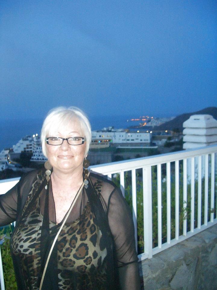 11P British Janet and Daughter