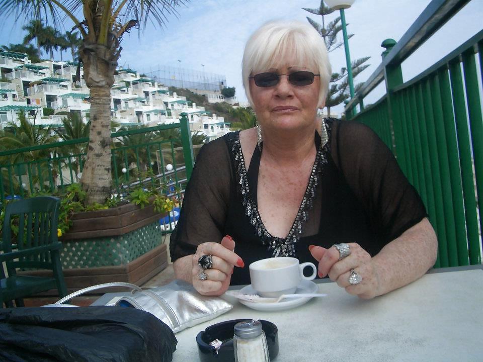 11P British Janet and Daughter