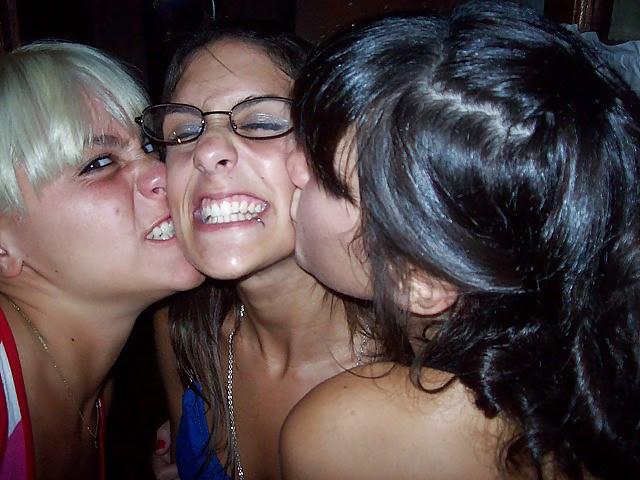 25P Girls Kissing Girls 15