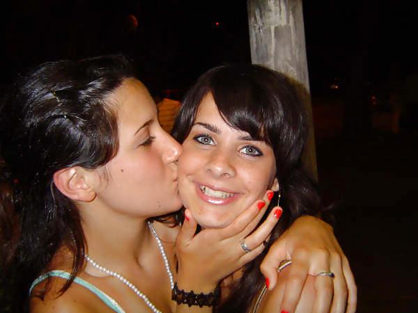 25P Girls Kissing Girls 15