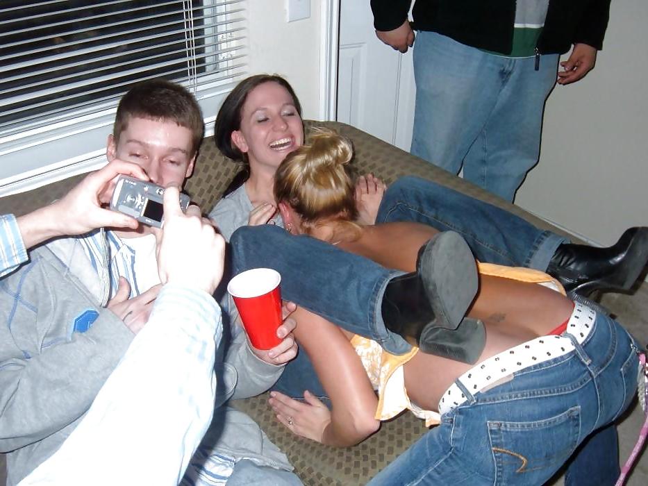 25P Girls Kissing Girls 15