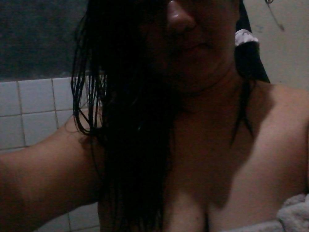 4P Nice philipina cleavage