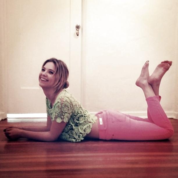 9P Sexy Ashley Benson Heels Fuesse - feet