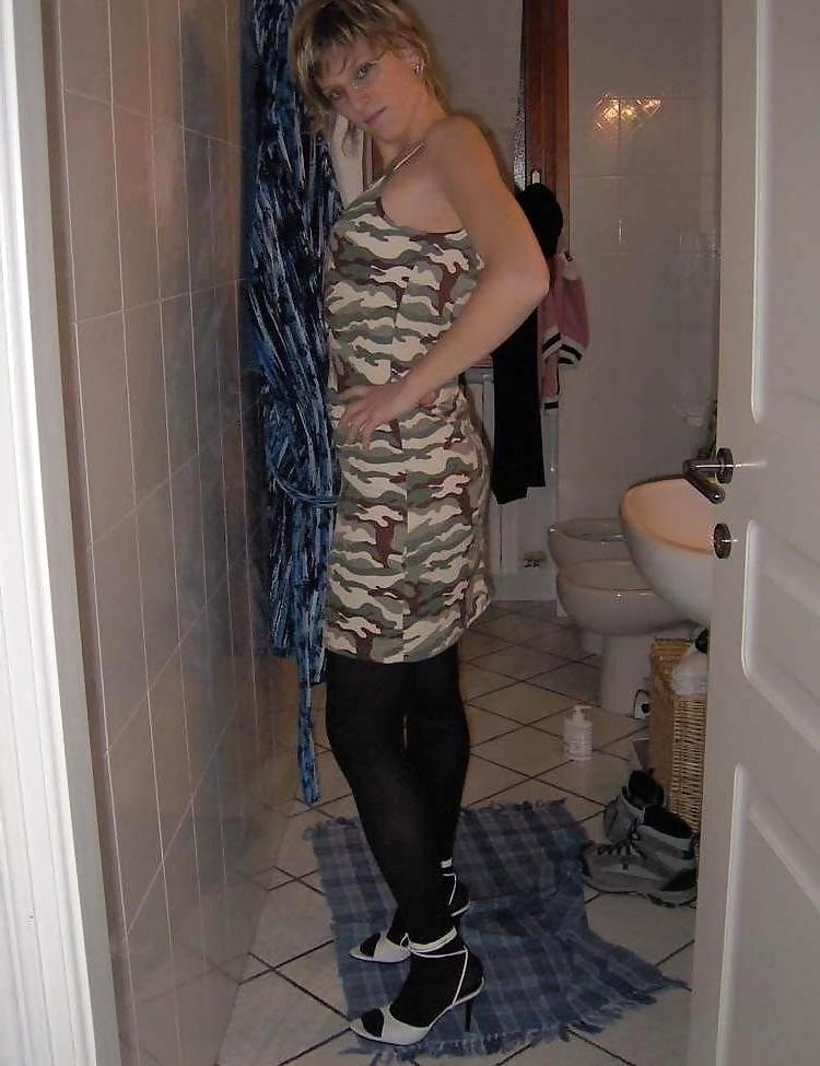 25P Blonde with GREAT underwear