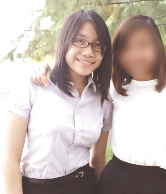 7P Asian office lady showing her big boob photo leaked!!!