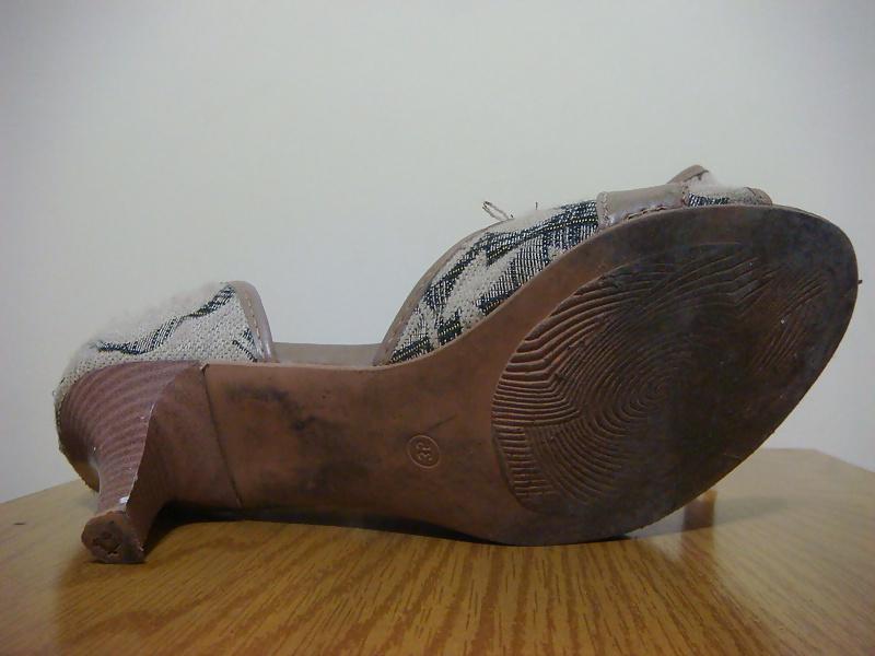25P Peep toes