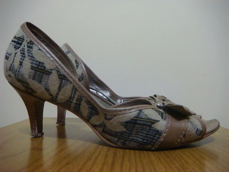 25P Peep toes