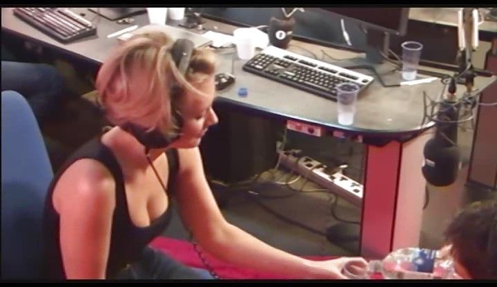 6P Rachel Riley cleavage