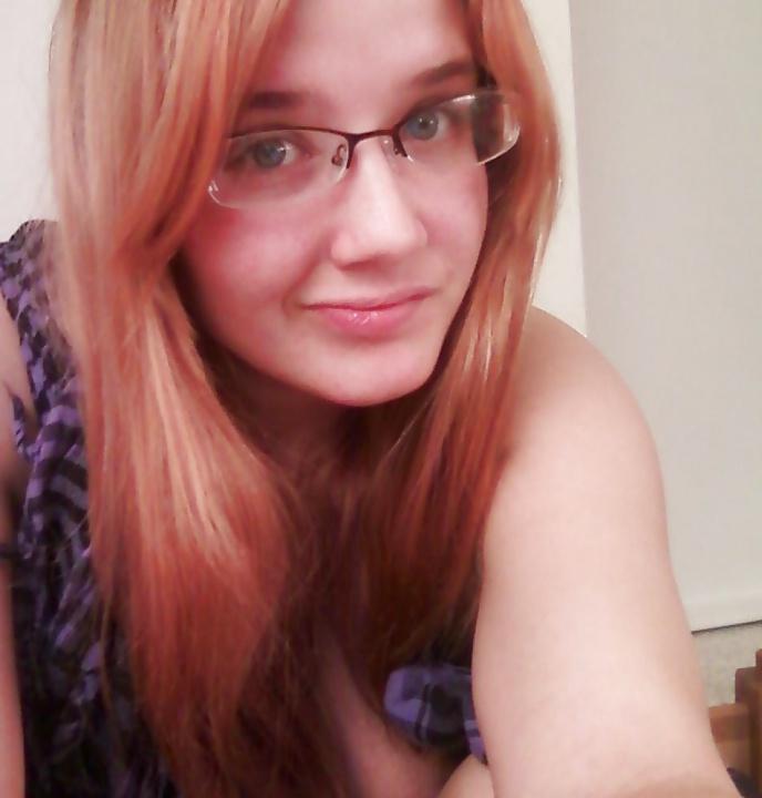 25P Redhead teen loves to take pictures