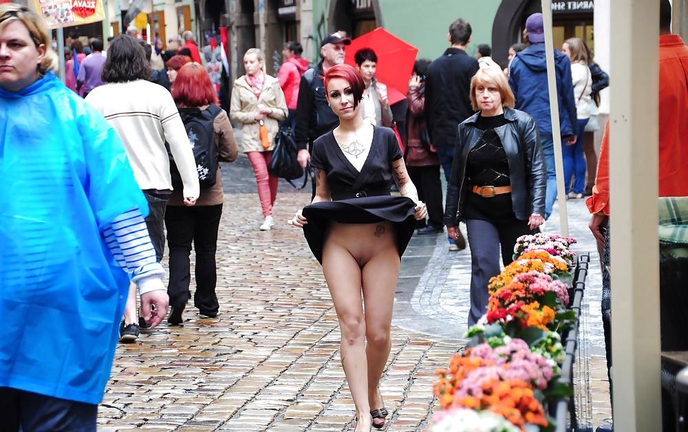 25P Lulu Public Nude in Prag