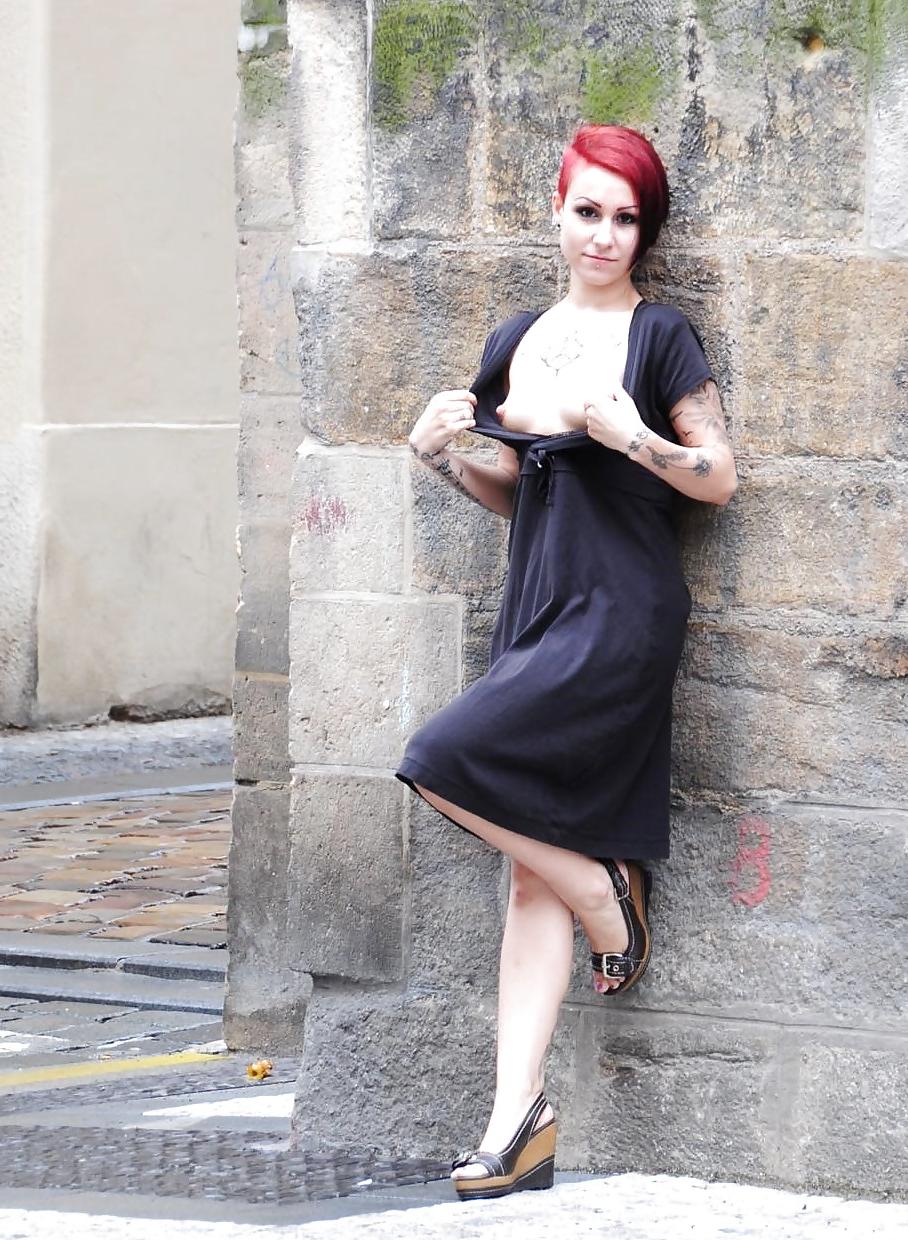 25P Lulu Public Nude in Prag