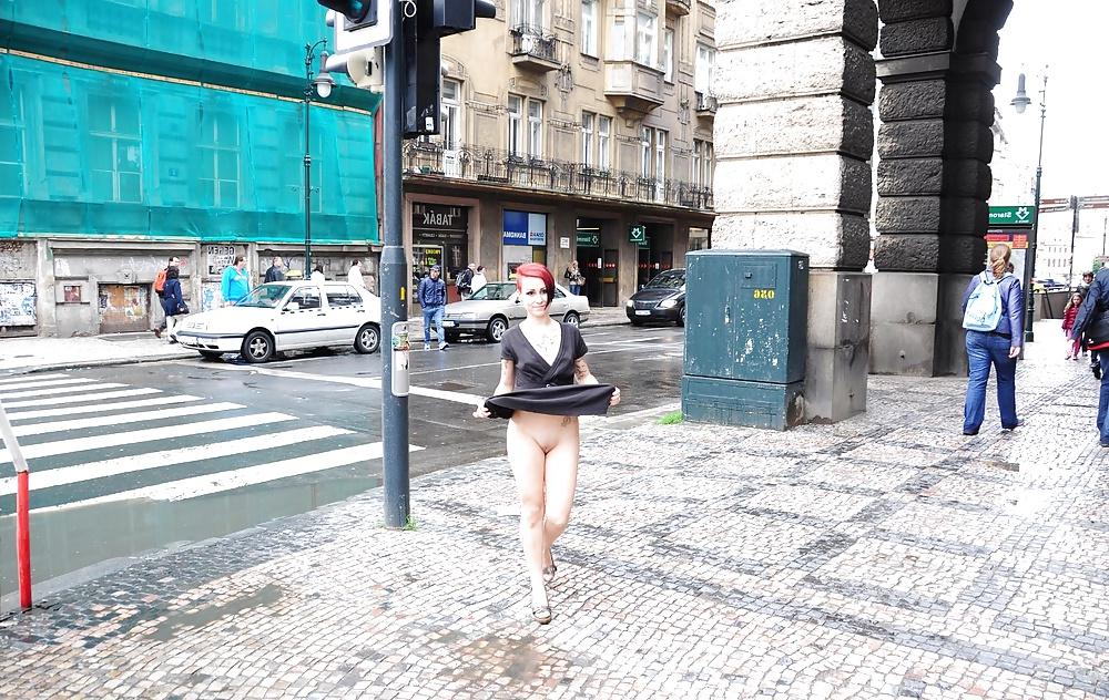 25P Lulu Public Nude in Prag