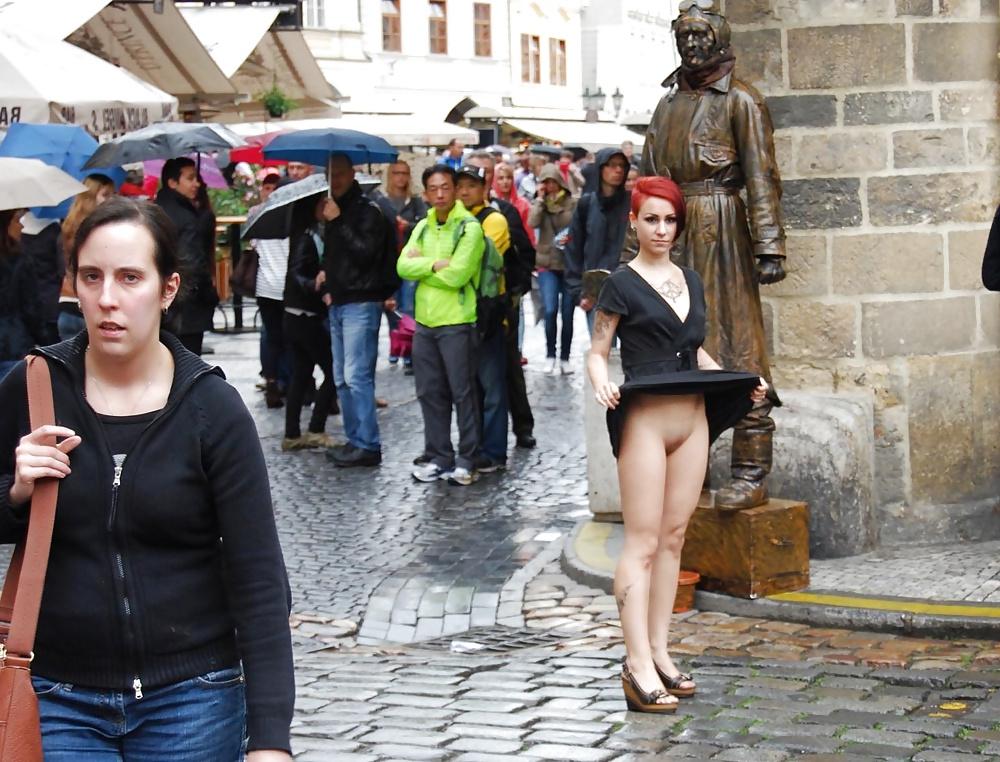 25P Lulu Public Nude in Prag