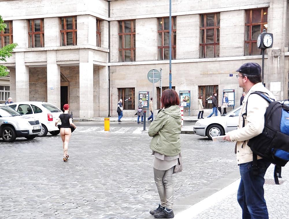 25P Lulu Public Nude in Prag