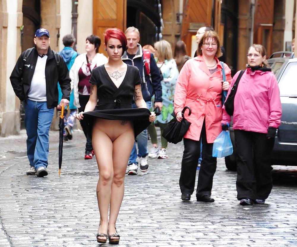 25P Lulu Public Nude in Prag