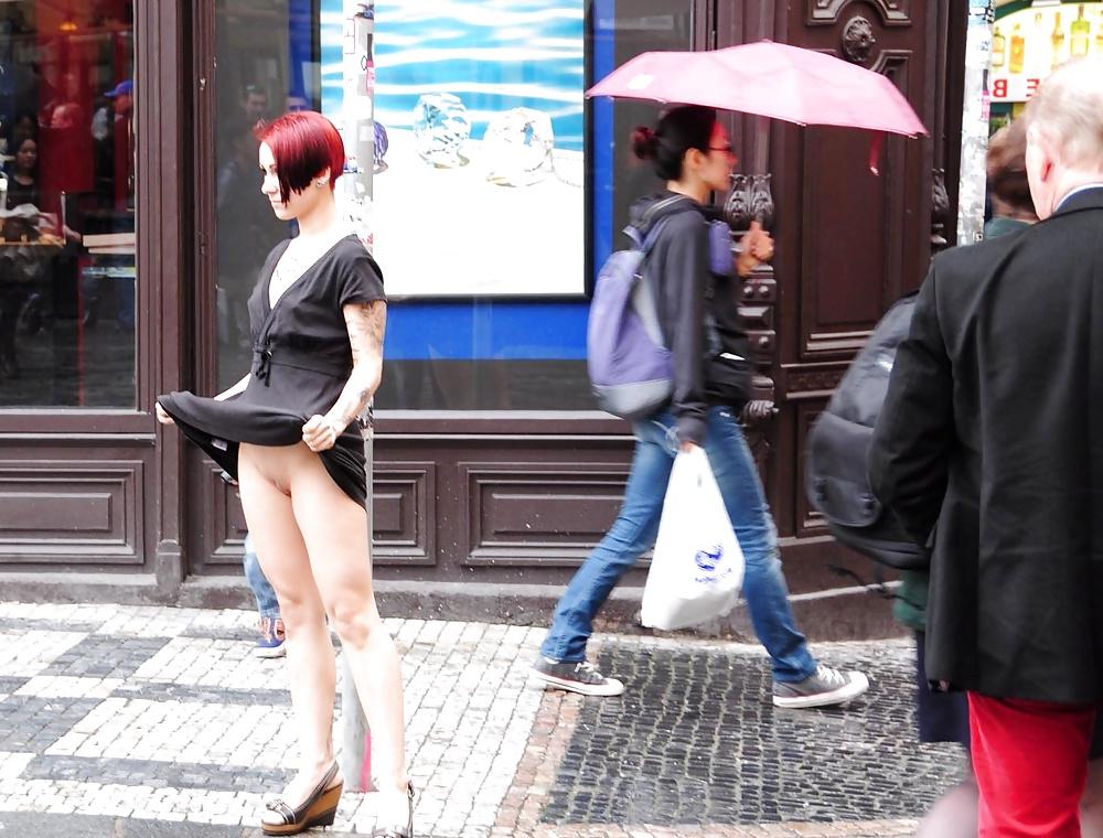 25P Lulu Public Nude in Prag