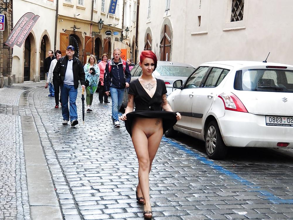 25P Lulu Public Nude in Prag