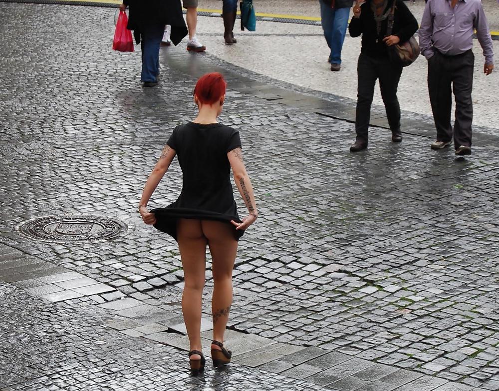 25P Lulu Public Nude in Prag