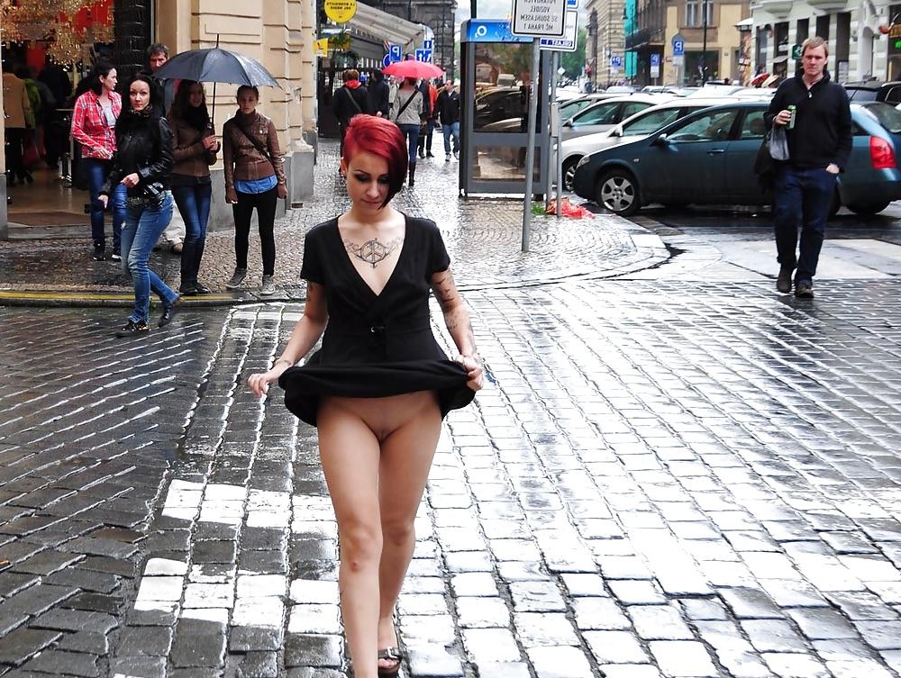 25P Lulu Public Nude in Prag