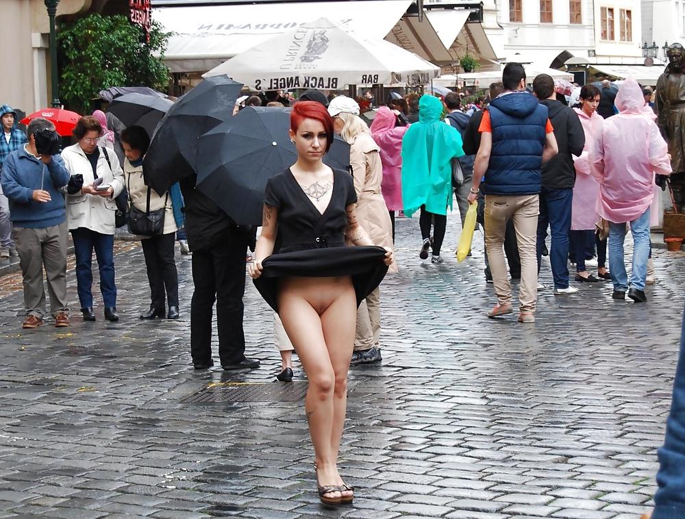 25P Lulu Public Nude in Prag