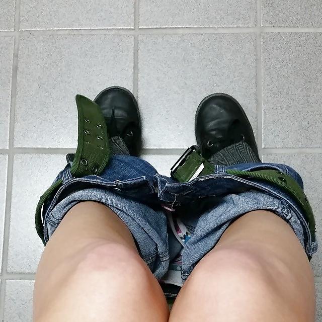 25P Nerdy smoking on the toilet