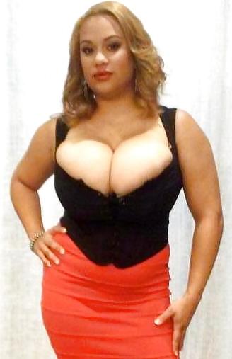 12P I Love Cleavage