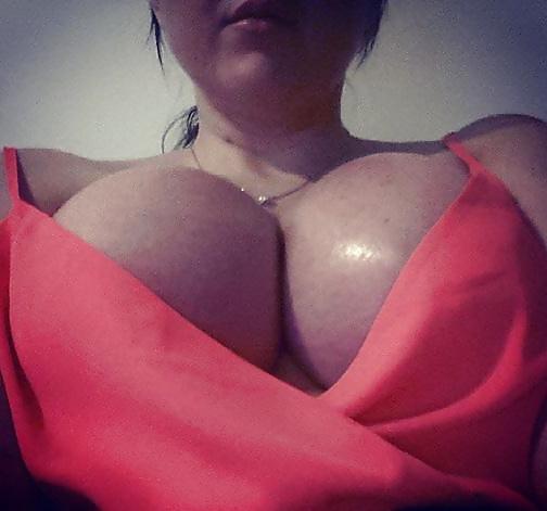 12P I Love Cleavage