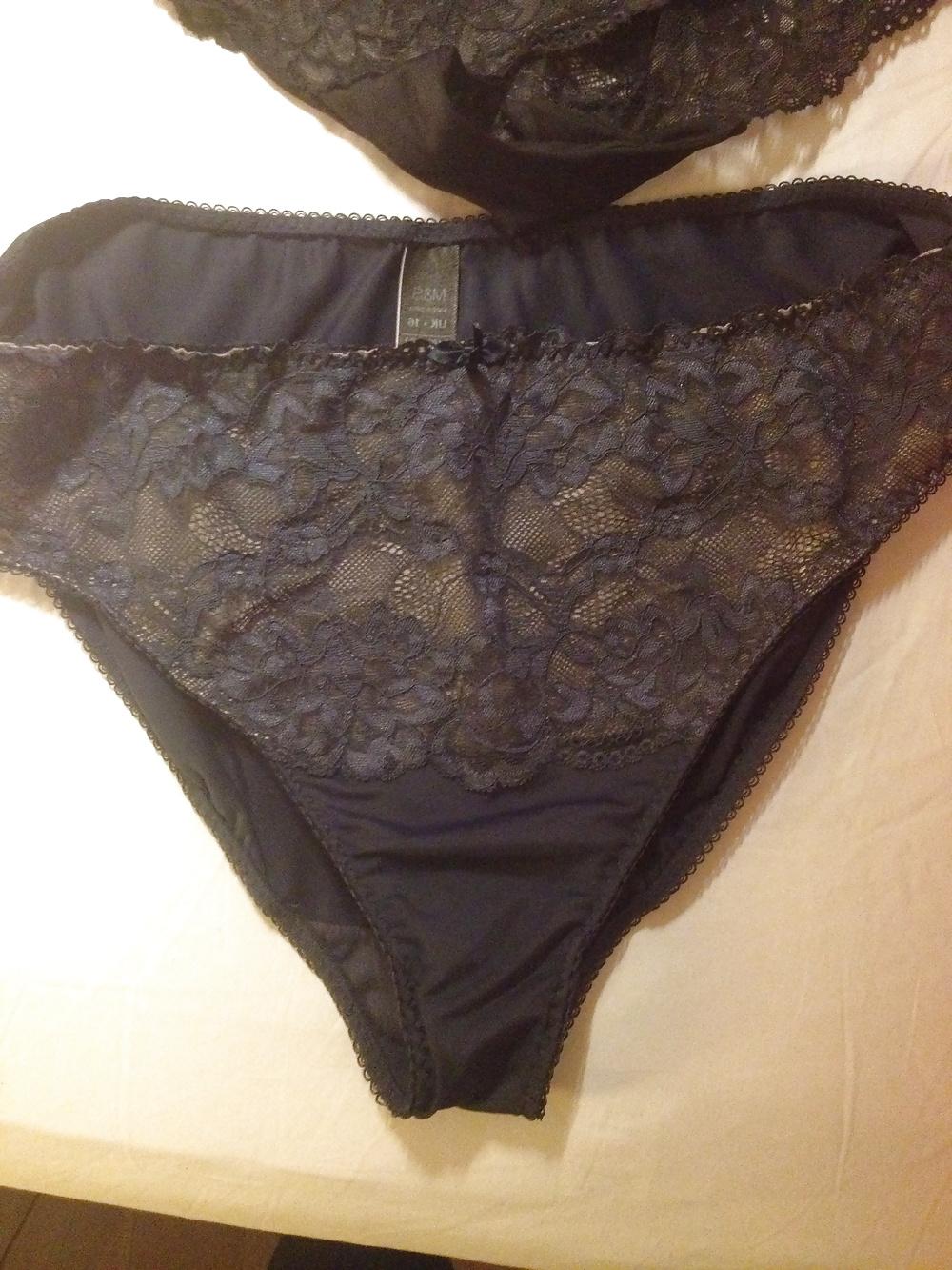 9P Black slip white panties 