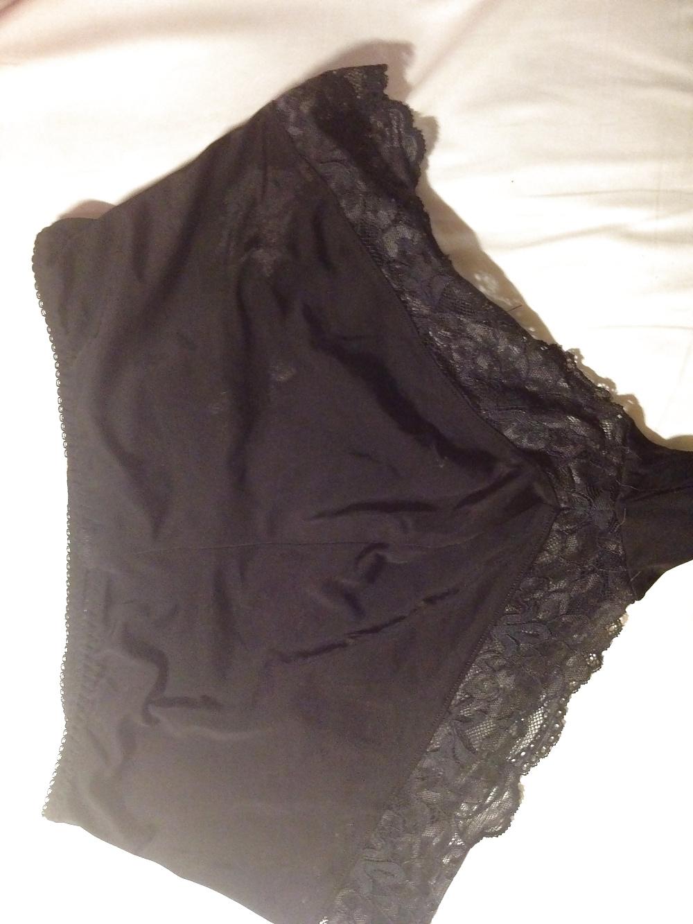 9P Black slip white panties 
